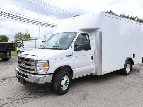 New 2027 Ford E-350 and Econoline 350 Super Duty w/ Power Equipment Group RWD image 4