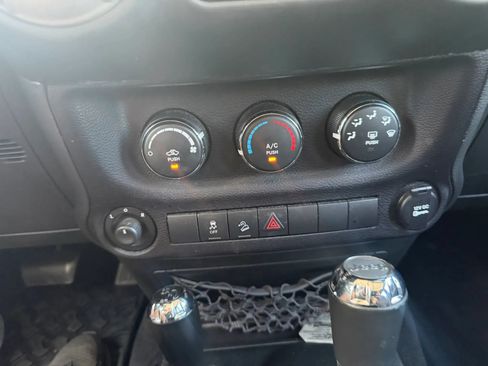 Used 2014 Jeep Wrangler Unlimited Sport w/ Quick Order Package 24S AWD/4WD image 18