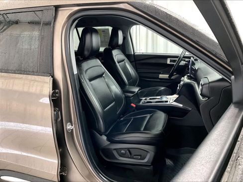 Used 2021 Ford Explorer XLT w/ Equipment Group 202A image 11