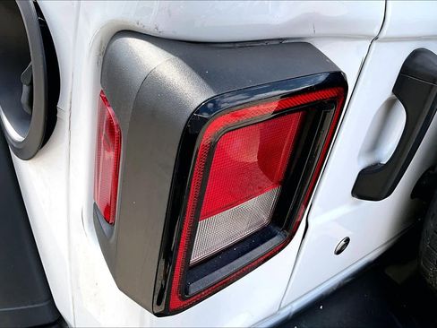 Used 2020 Jeep Wrangler Sport image 31