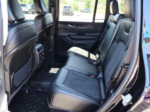 Used 2024 Jeep Grand Cherokee Altitude AWD/4WD image 37