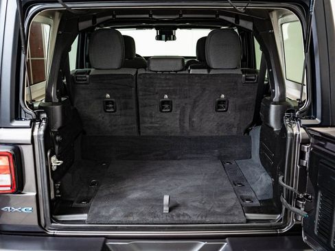 Used 2024 Jeep Wrangler Unlimited image 21