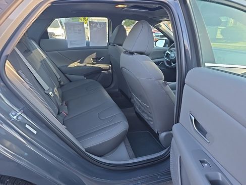 Used 2025 Hyundai Elantra SEL image 14