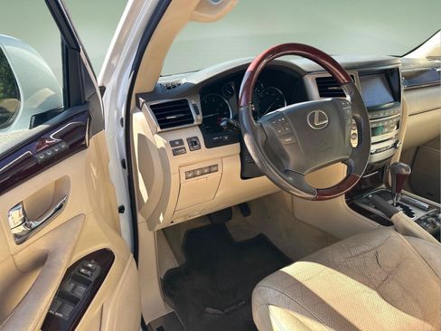 Used 2013 Lexus LX 570 4WD w/ Luxury Pkg image 15