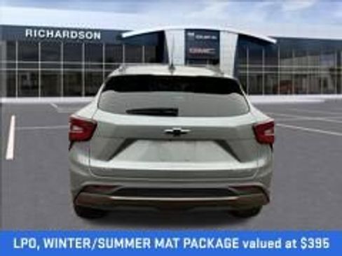 Used 2025 Chevrolet Trax ACTIV w/ Sunroof Package FWD image 4