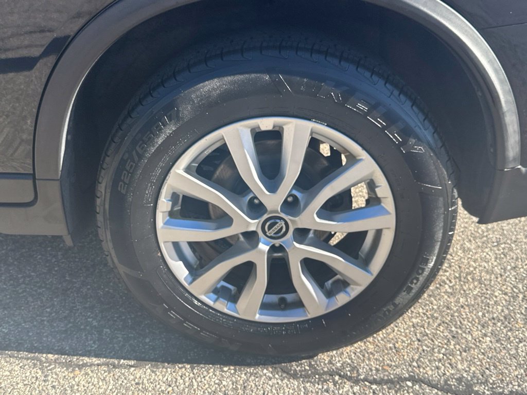 Used 2017 Nissan Rogue SV AWD/4WD image 35