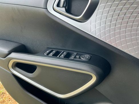 Used 2025 Kia Soul LX w/ LX Technology Package FWD image 18