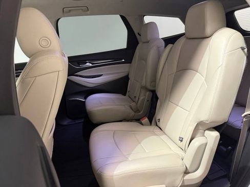 Used 2019 Buick Enclave Essence w/ LPO, Sport Appearance Package FWD image 28