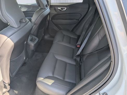 Used 2023 Volvo XC60 B5 Plus image 13