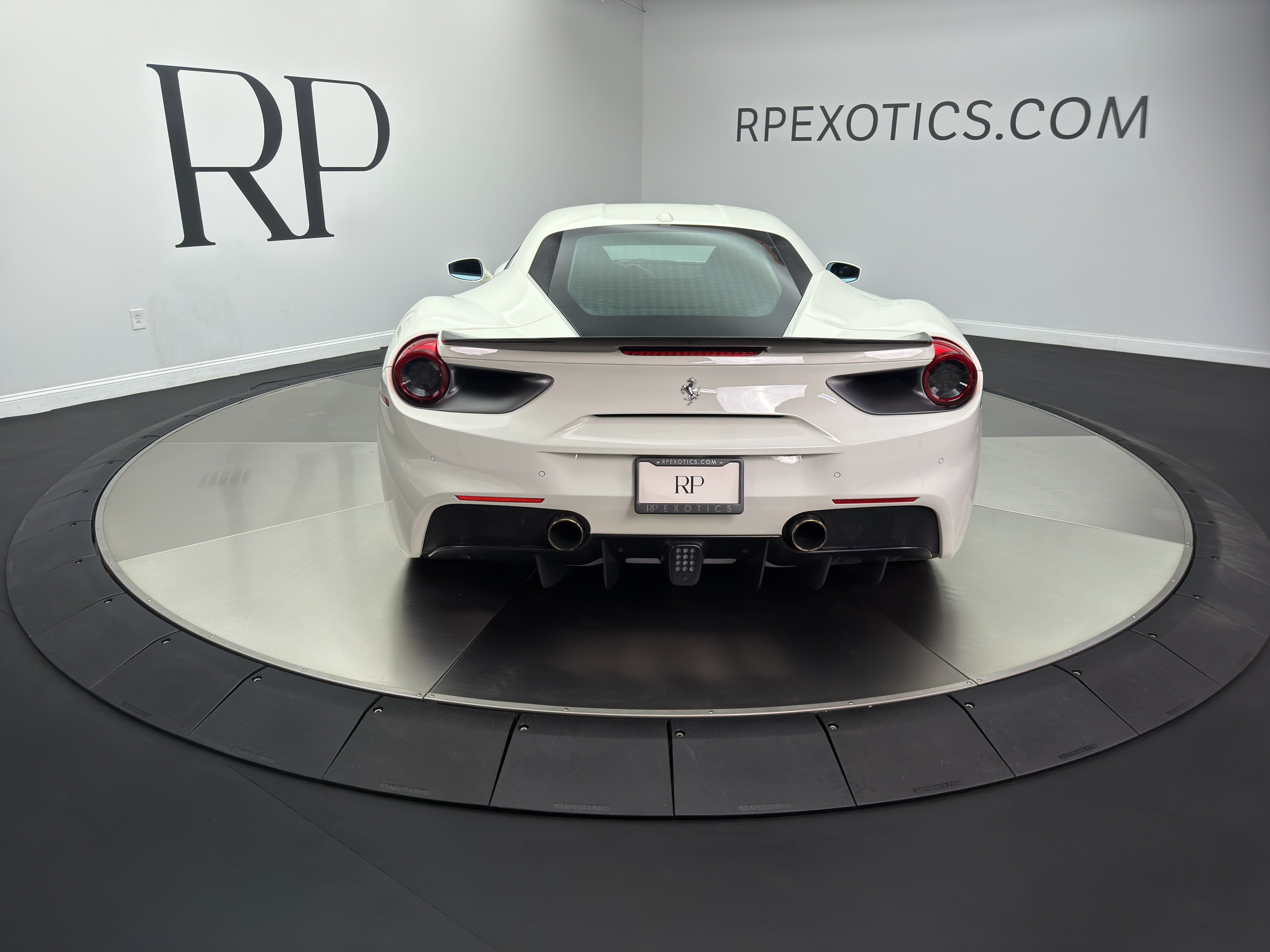 Used 2019 Ferrari 488 GTB RWD image 9