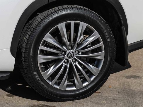 Used 2021 Toyota Highlander Platinum image 60