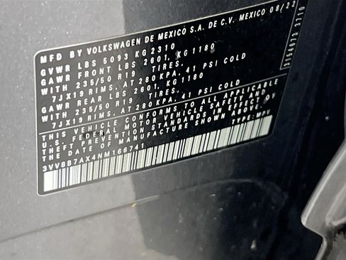 Used 2022 Volkswagen Tiguan SE R-Line image 31