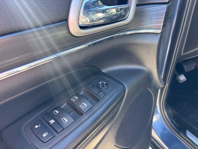 Used 2020 Jeep Grand Cherokee Limited AWD/4WD image 15