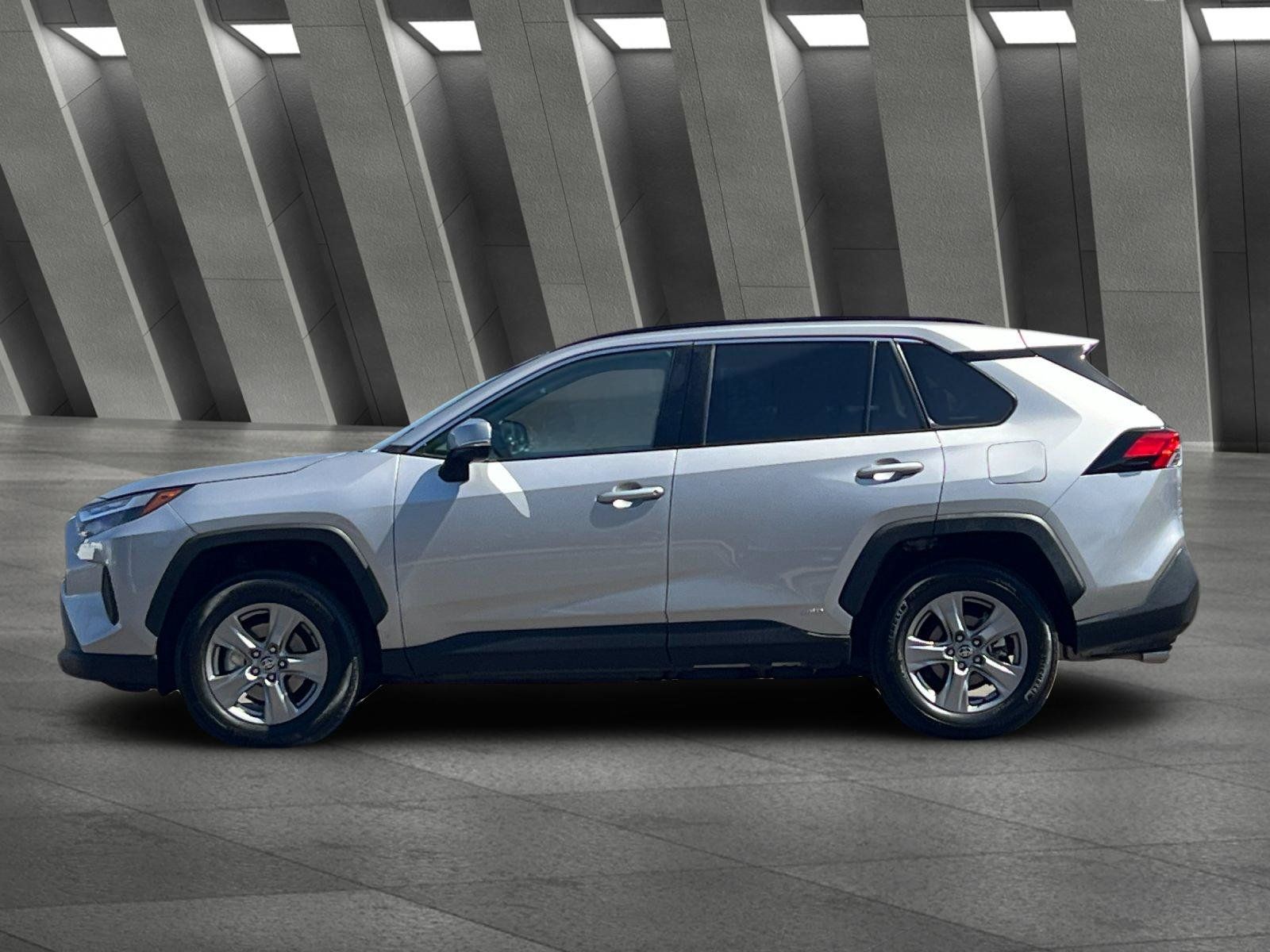 Used 2025 Toyota RAV4 XLE AWD/4WD image 7