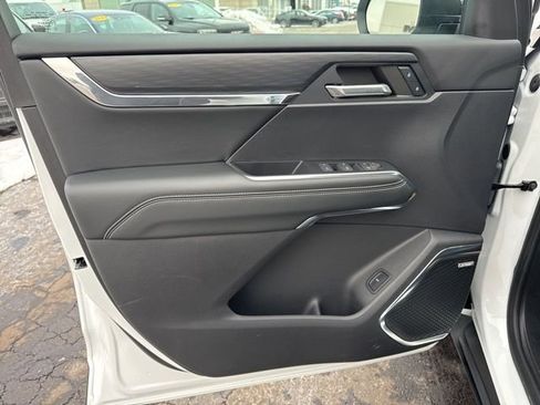 Used 2024 GMC Acadia Elevation image 8