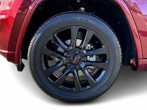 Certified 2018 Jeep Grand Cherokee Altitude image 31