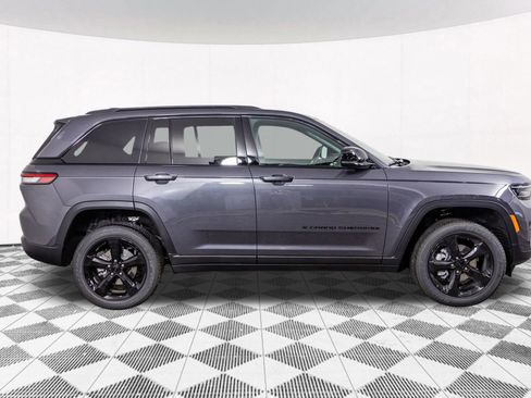 New 2025 Jeep Grand Cherokee Altitude image 6