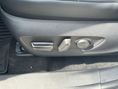 Used 2026 Toyota Highlander XLE image 49