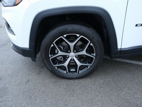 Used 2024 Jeep Compass Limited image 13