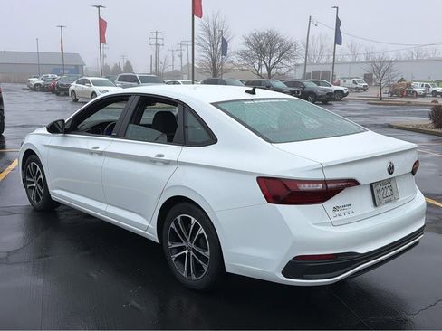 Used 2024 Volkswagen Jetta Sport image 10