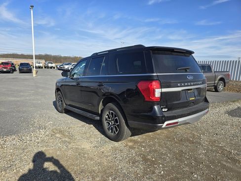 Used 2024 Ford Expedition XLT image 6