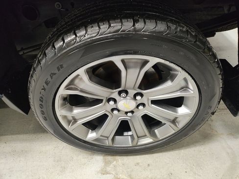 Used 2015 Chevrolet Silverado 1500 High Country image 18