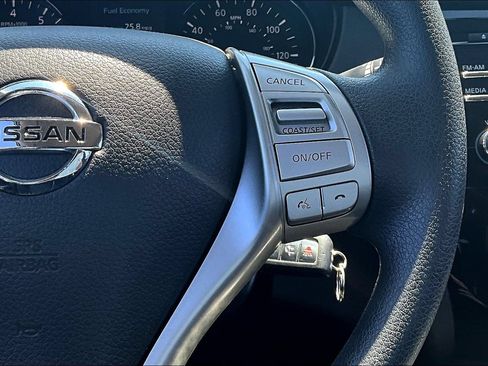 Used 2016 Nissan Rogue S w/ Appearance Package FWD image 12