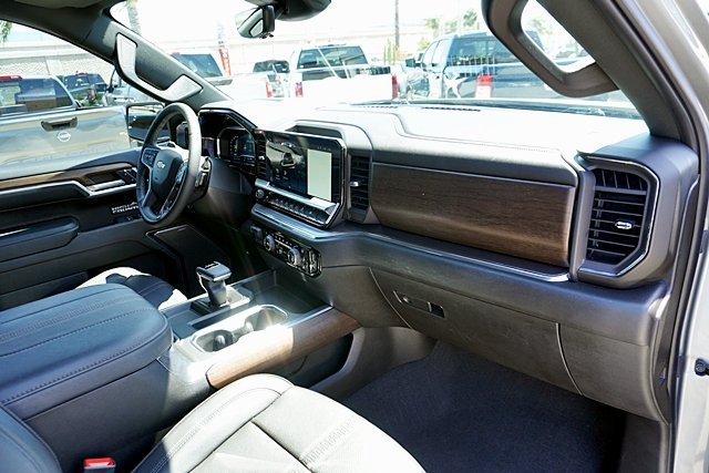 Used 2024 Chevrolet Silverado 1500 High Country w/ High Country Premium Package AWD/4WD image 18