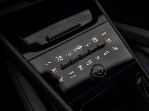 Certified 2025 Porsche Cayenne image 20