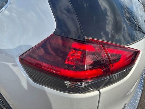 Used 2019 Nissan Rogue SL w/ Premium Package image 45