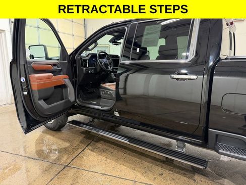 Used 2024 GMC Sierra 3500 Denali Ultimate AWD/4WD image 15