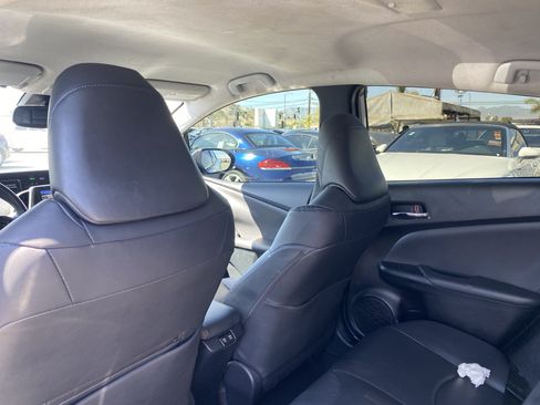 Used 2022 Toyota Prius Limited FWD image 17