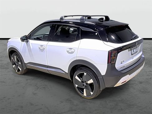 New 2026 Nissan Kicks SR image 2