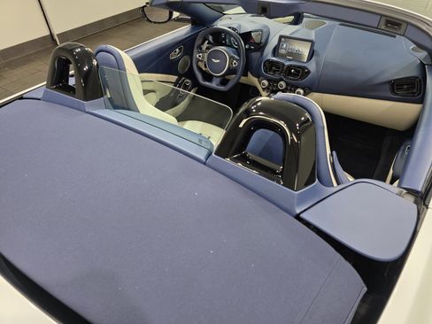Used 2021 Aston Martin V8 Vantage Roadster image 17