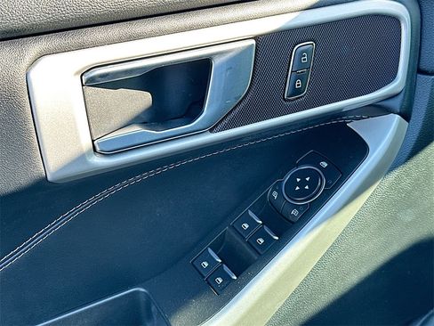 Used 2022 Ford Explorer XLT image 21