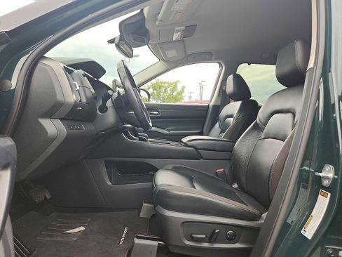 Used 2022 Nissan Pathfinder SL AWD/4WD image 13