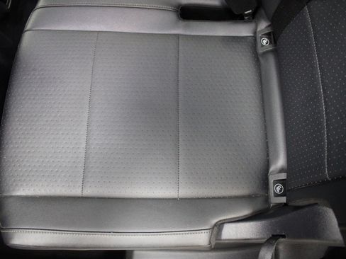 Used 2019 Volkswagen Tiguan SE image 21