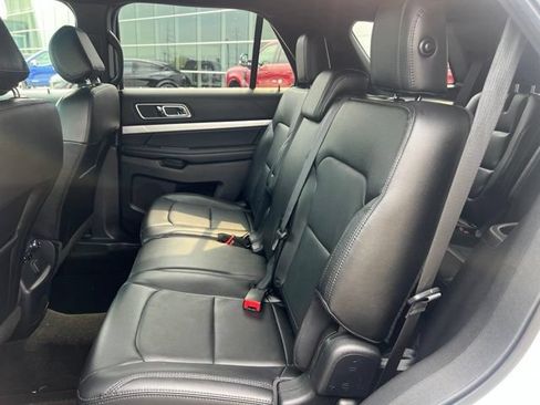 Used 2016 Ford Explorer XLT w/ Equipment Group 202A AWD/4WD image 17