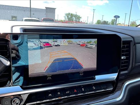 Used 2022 Chevrolet Silverado 1500 LT AWD/4WD image 29