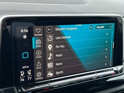 Used 2024 Volkswagen Atlas Cross Sport SE image 18