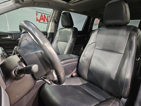 Used 2019 Toyota Highlander XLE FWD image 24