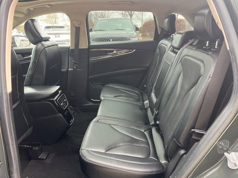 Used 2022 Lincoln Nautilus Reserve image 12