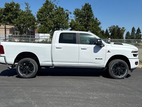 New 2026 RAM 2500 Laramie AWD/4WD image 2