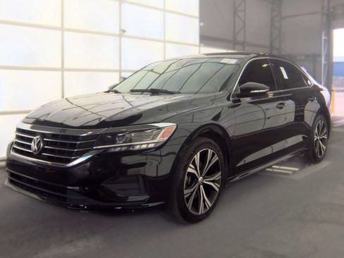 Used 2022 Volkswagen Passat 2.0T SE FWD image 1
