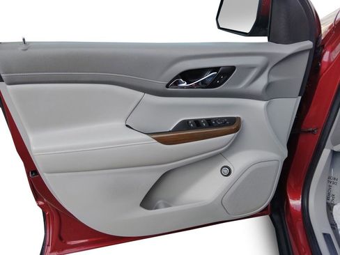 Used 2019 GMC Acadia SLE image 12