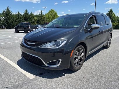 Used 2017 Chrysler Pacifica Limited w/ UConnect Theater Package