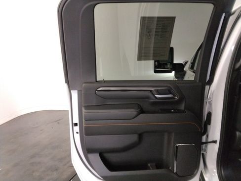Used 2025 GMC Sierra 2500 AT4 AWD/4WD image 31