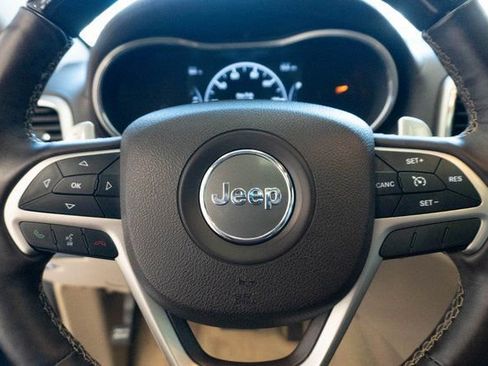 Used 2017 Jeep Grand Cherokee Overland image 24