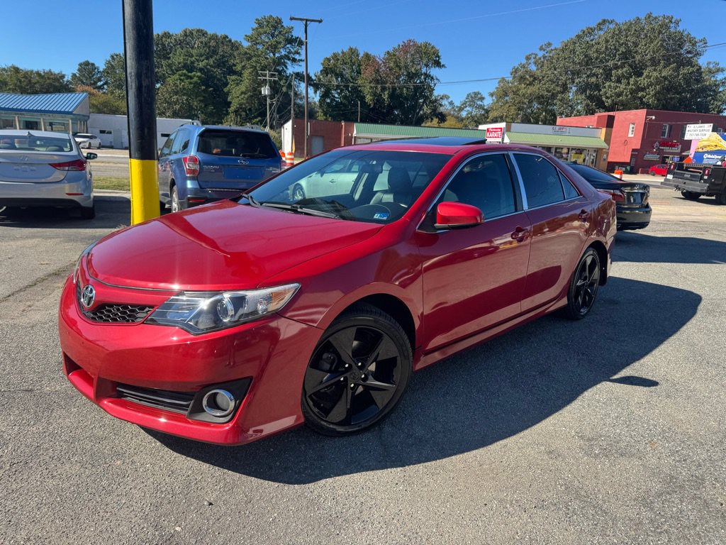 Used 2012 Toyota Camry SE FWD image 2