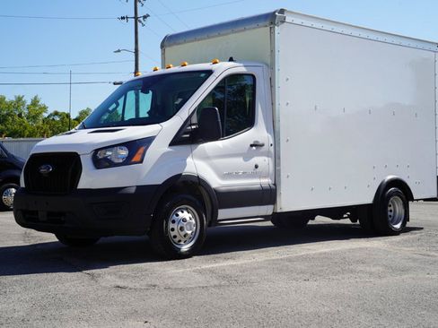 Used 2022 Ford Transit 350 DRW RWD image 4